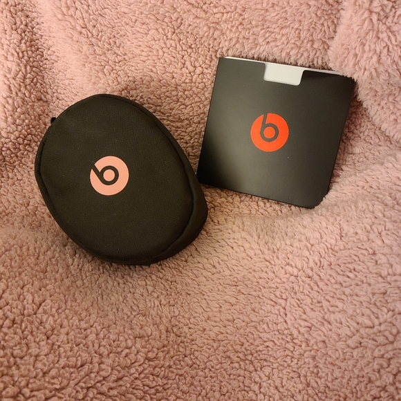 *PRICE FIRM* Beats Solo3 Wireless On-Ear Headphones (Rose Gold) - Picture 5 of 11